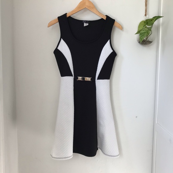 Black and white color block dress - Picture 4 of 6